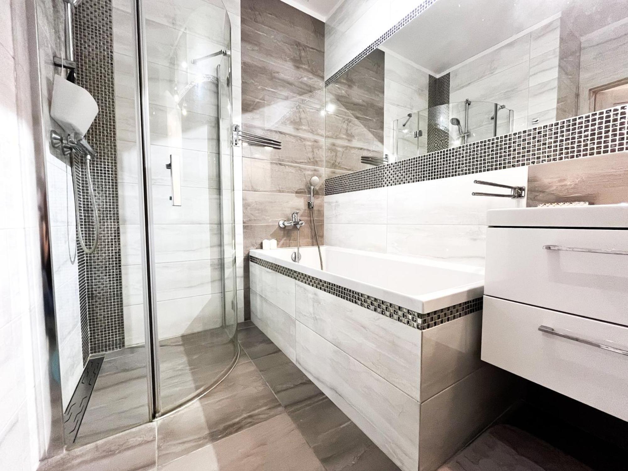 Walk To Park, Modern 2Bd Kitchen! Balcony, Parking Apartment Wroclaw Luaran gambar